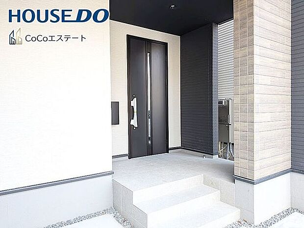 □■玄関■□雨除けに便利な屋根付き！