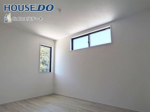 □■洋室■□6帖の洋室です♪お子様のお部屋や趣味のお部屋などとして使えるナチュラルなデザインです。自分好みの空間に仕上げるワクワク感も◎
