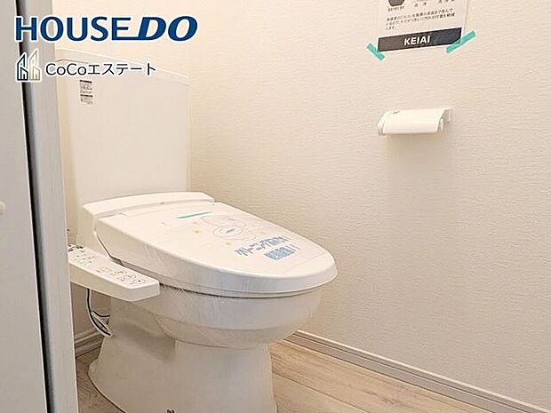 □■トイレ■□温水洗浄便座付きトイレ♪冬場や冷え込む時期にもお尻を温かく快適に保ちます。また、汚れにくく掃除しやすい設備です。
