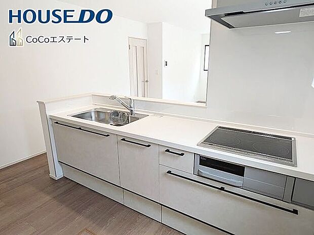 □■キッチン■□お料理をもっと効率的に♪浄水器付き蛇口、グリル付き3口コンロと充実の設備が標準装備です。
