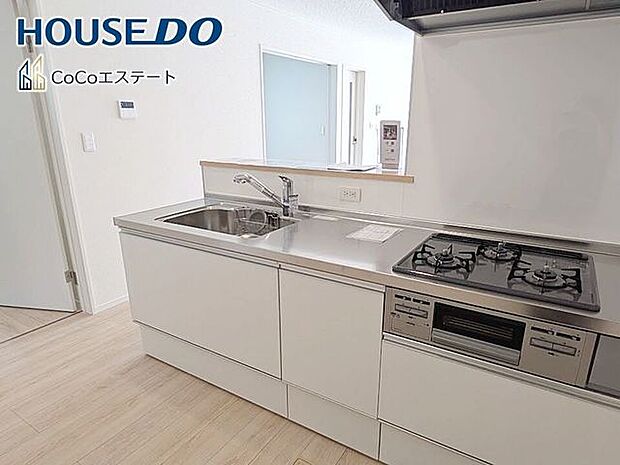 □■キッチン■□お料理をもっと効率的に♪浄水器付き蛇口、グリル付き3口コンロと充実の設備が標準装備です。