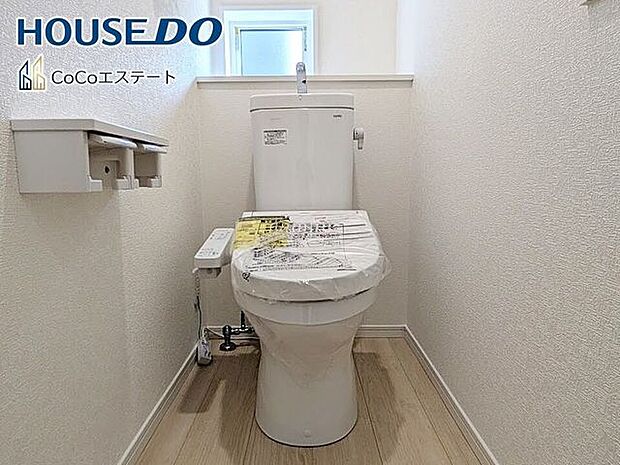 □■トイレ■□温水洗浄便座付きトイレ♪冬場や冷え込む時期にもお尻を温かく快適に保ちます。また、汚れにくく掃除しやすい設備です。