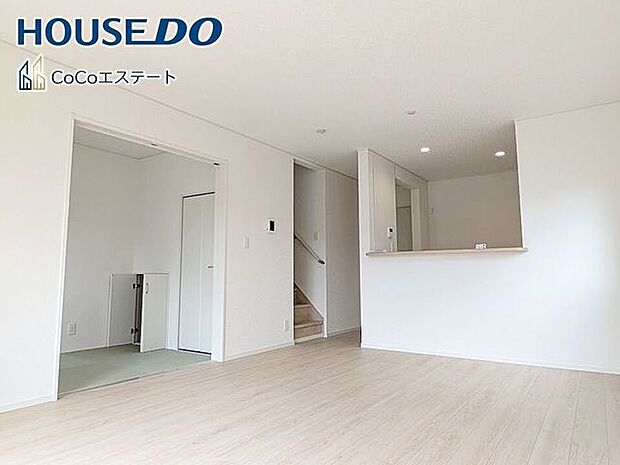 □■リビング■□ご家族と自然と会話が弾むリビング階段付き。