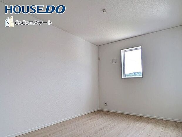 □■洋室■□バルコニーに面した6.5帖の洋室です♪主寝室として最適なお部屋です。