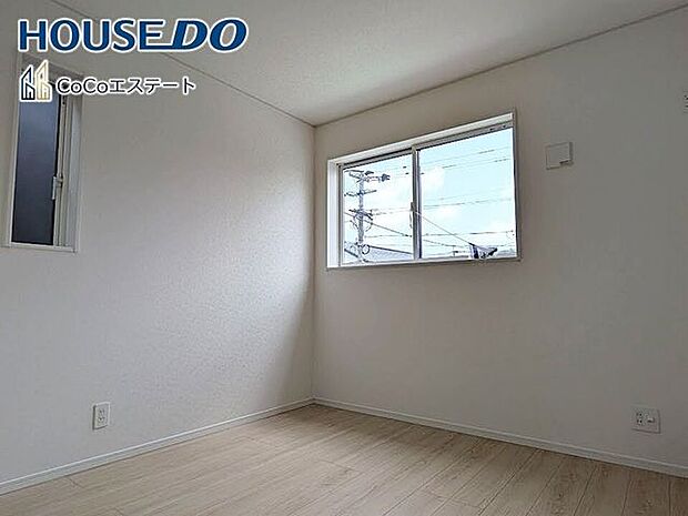 □■洋室■□5帖の洋室です♪光が取り込みやすい2面採光のお部屋です。日当たり・風通し良好です♪