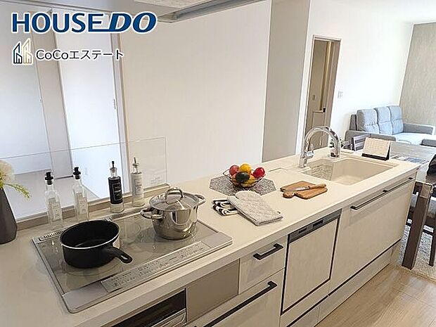 □■キッチン■□※家具・小物等はイメージです。お料理をもっと効率的に♪浄水器付き蛇口、食洗器、グリル付き3口コンロと充実の設備が標準装備です。