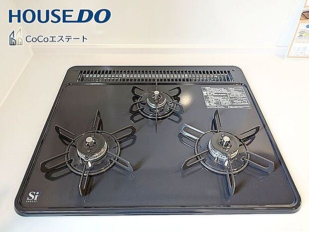 □■三口コンロ■□同時にお料理が可能♪煮物と炒め物と汁物と一度に作れます。手際のよいママ確定ですね。
