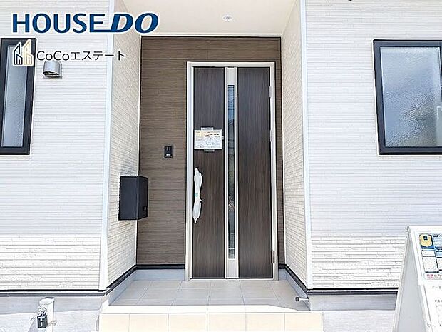 □■玄関■□雨除けに便利な屋根付き!