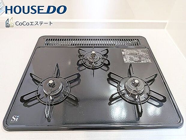 □■三口コンロ■□同時にお料理が可能♪煮物と炒め物と汁物と一度に作れます。手際のよいママ確定ですね。
