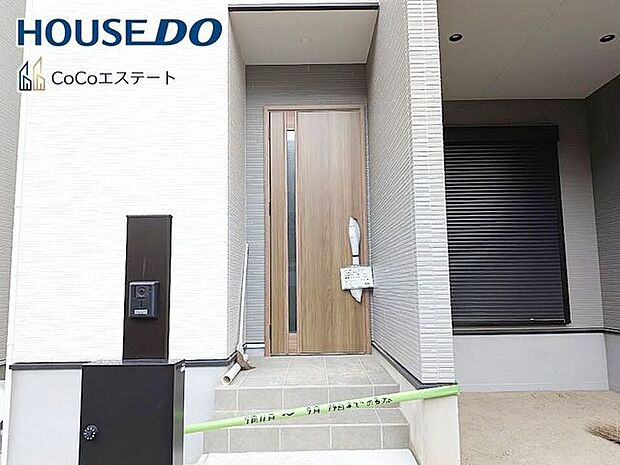 □■玄関■□雨除けに便利な屋根付き!