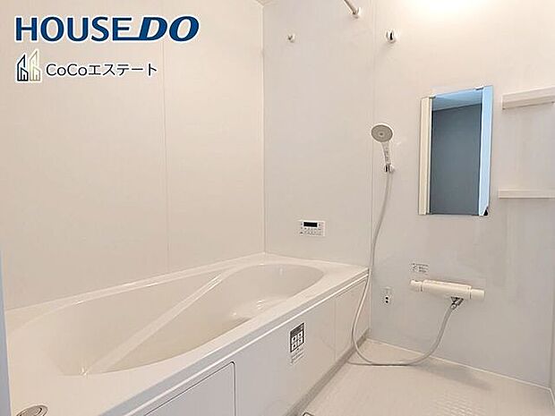 □■ユニットバス■□足を伸ばして寛げる浴槽♪浴槽にゆとりがあり、ゆったりと入浴できます。洗い場も広いので、お子様と一緒に快適に入浴できますね。