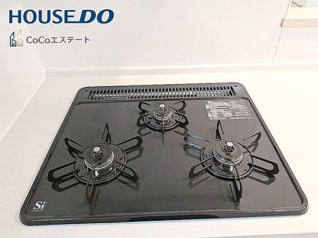 □■三口コンロ■□同時にお料理が可能♪煮物と炒め物と汁物と一度に作れます。手際のよいママ確定ですね。