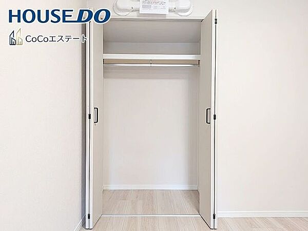 □■収納■□5帖の洋室の収納です♪各部屋にクローゼット完備。ゆとりの収納で、お部屋がスッキリ片付きます。