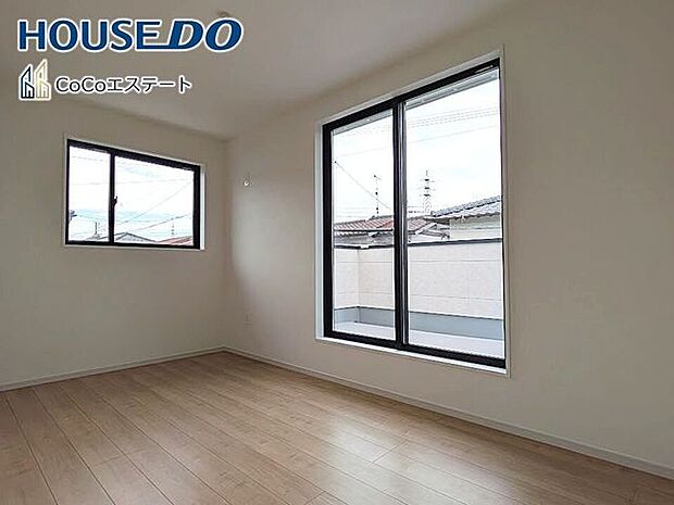 □■洋室■□5.6帖の洋室です♪光が取り込みやすい2面採光のお部屋です。日当たり・風通し良好です♪