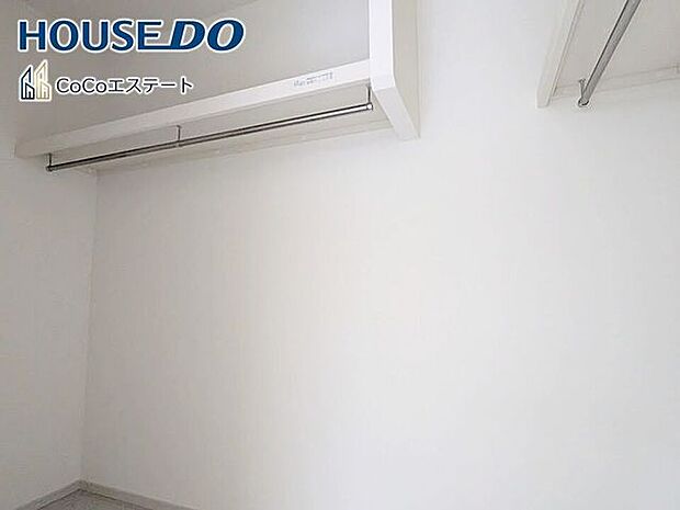 □■収納■□ウォークインクローゼット♪普段使いのお洋服や小物はもちろん、シーズンオフのものまでしっかり収納できる頼もしいスペースです。