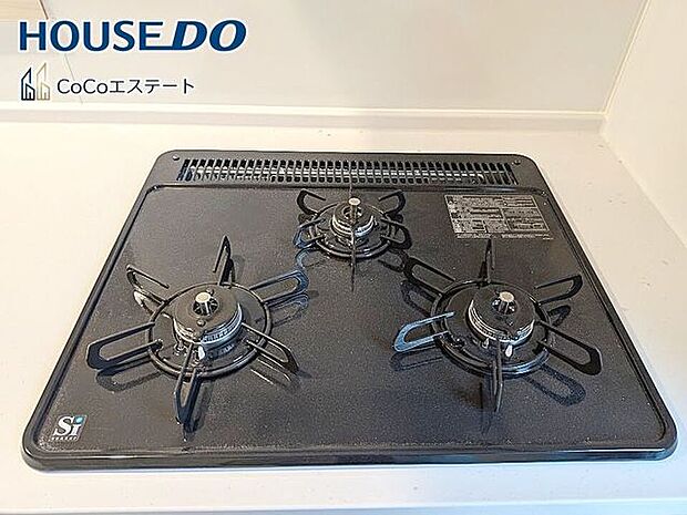 □■三口コンロ■□同時にお料理が可能♪煮物と炒め物と汁物と一度に作れます。手際のよいママ確定ですね。