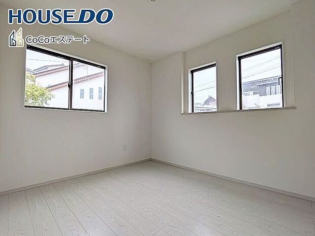 □■洋室■□5.2帖の洋室です♪光が取り込みやすい2面採光のお部屋です。日当たり・風通し良好です♪