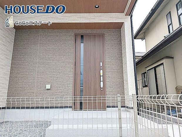□■玄関■□雨除けに便利な屋根付き！