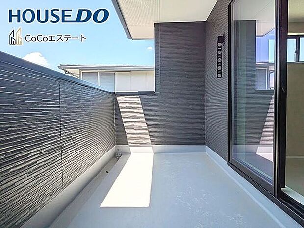 □■バルコニー■□南に大きく面したバルコニー♪家族みんなのお洗濯物もお布団も、あっという間におひさまの香りに◎
