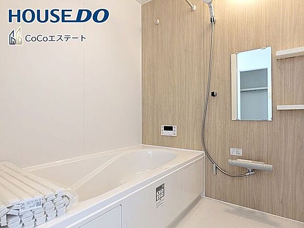 □■ユニットバス■□足を伸ばして寛げる浴槽♪浴槽にゆとりがあり、ゆったりと入浴できます。洗い場も広いので、お子様と一緒に快適に入浴できますね。