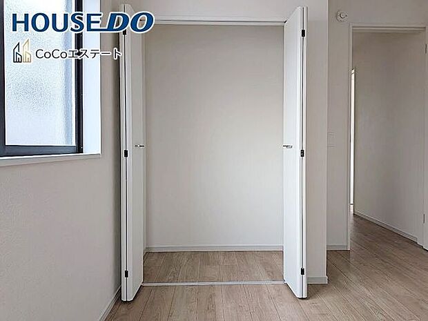 □■収納■□5.3帖の洋室のクローゼットです♪各部屋にクローゼット完備♪ゆとりの収納で、お部屋がスッキリ片付きます。