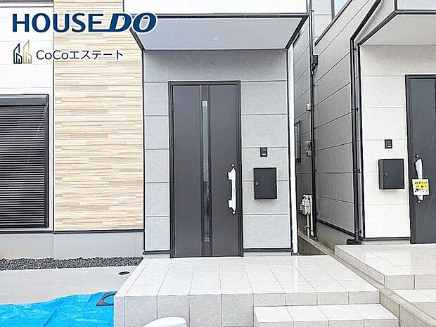 □■玄関■□雨除けに便利な屋根付き!