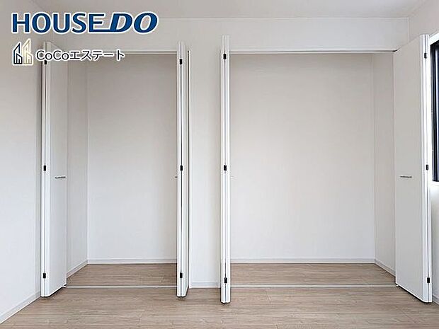 □■収納■□6.1帖の洋室のクローゼットです♪各部屋にクローゼット完備。ゆとりの収納で、お部屋がスッキリ片付きます。