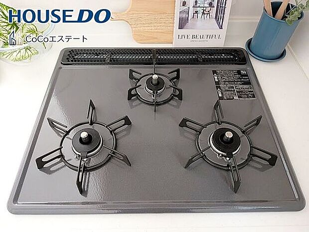 □■三口コンロ■□同時にお料理が可能♪煮物と炒め物と汁物と一度に作れます。手際のよいママ確定ですね。