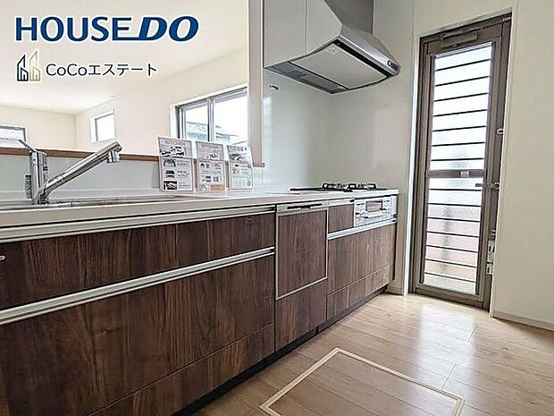 □■キッチン■□人気のカウンターキッチン♪ご家族との会話を楽しみながら、お子様を見守りながらお料理できます。
