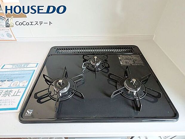 □■三口コンロ■□同時にお料理が可能♪煮物と炒め物と汁物と一度に作れます。手際のよいママ確定ですね。