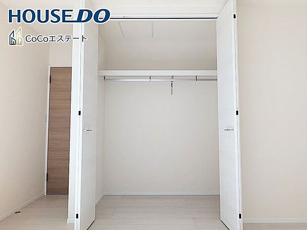 □■収納■□7.2帖の洋室のクローゼットです♪各部屋にクローゼット完備♪ゆとりの収納で、お部屋がスッキリ片付きます。