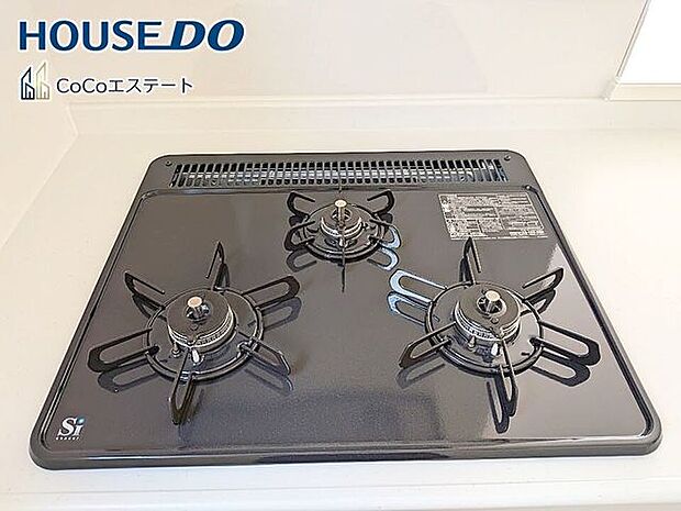 □■三口コンロ■□同時にお料理が可能♪煮物と炒め物と汁物と一度に作れます。手際のよいママ確定ですね。