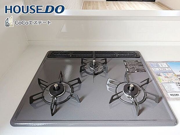 □■三口コンロ■□同時にお料理が可能♪煮物と炒め物と汁物と一度に作れます。手際のよいママ確定ですね。