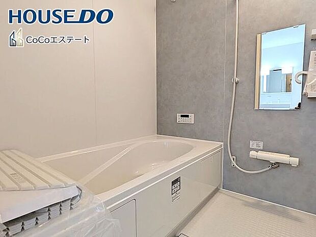 □■ユニットバス■□足を伸ばして寛げる浴槽♪浴槽にゆとりがあり、ゆったりと入浴できます。洗い場も広いので、お子様と一緒に快適に入浴できますね。