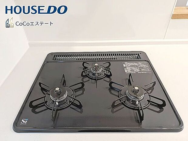 □■三口コンロ■□同時にお料理が可能♪煮物と炒め物と汁物と一度に作れます。手際のよいママ確定ですね。
