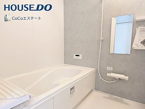 □■ユニットバス■□足を伸ばして寛げる浴槽♪浴槽にゆとりがあり、ゆったりと入浴できます。洗い場も広いので、お子様と一緒に快適に入浴できますね。