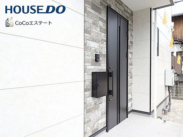 □■玄関■□雨除けに便利な屋根付き！