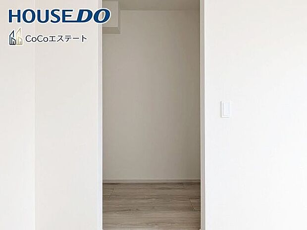 □■収納■□ウォークインクローゼット♪普段使いのお洋服や小物はもちろん、シーズンオフのものまでしっかり収納できる頼もしいスペースです。