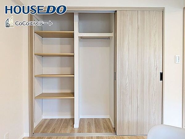 □■収納■□6帖の洋室の収納です♪各部屋にクローゼット完備♪ゆとりの収納で、お部屋がスッキリ片付きます。
