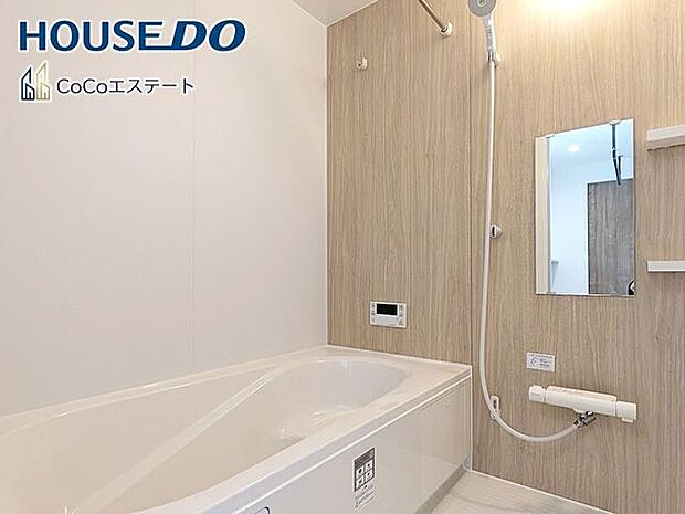 □■ユニットバス■□足を伸ばして寛げる浴槽♪浴槽にゆとりがあり、ゆったりと入浴できます。洗い場も広いので、お子様と一緒に快適に入浴できますね。