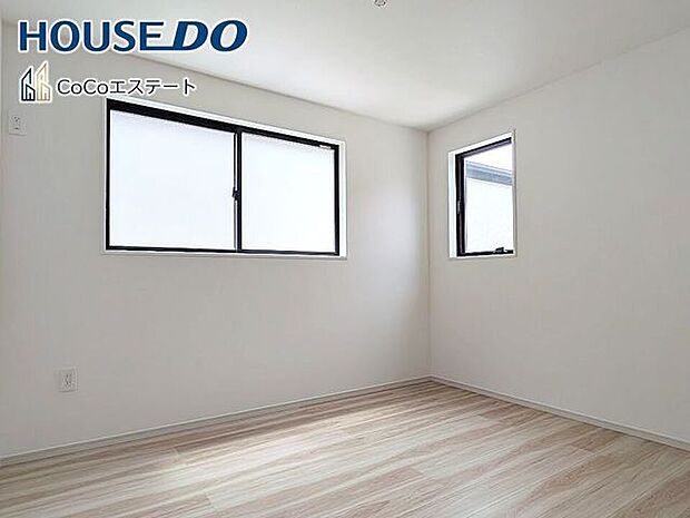 5.3帖の洋室です♪光が取り込みやすい2面採光のお部屋です。日当たり・風通し良好です♪