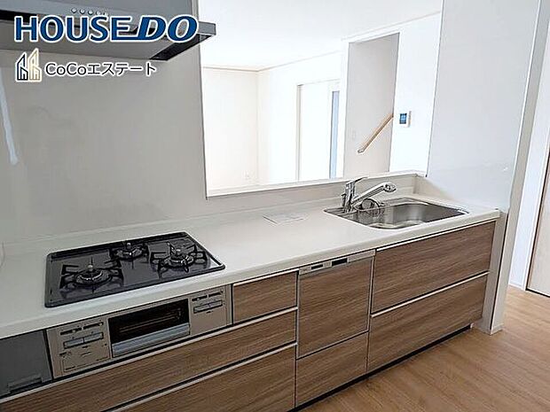 □■キッチン■□お料理をもっと効率的に♪浄水器付き蛇口、食洗器、グリル付き3口コンロと充実の設備が標準装備です。
