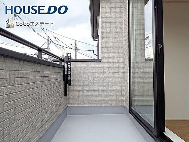 □■バルコニー■□南に大きく面したバルコニー♪家族みんなのお洗濯物もお布団も、あっという間におひさまの香りに◎
