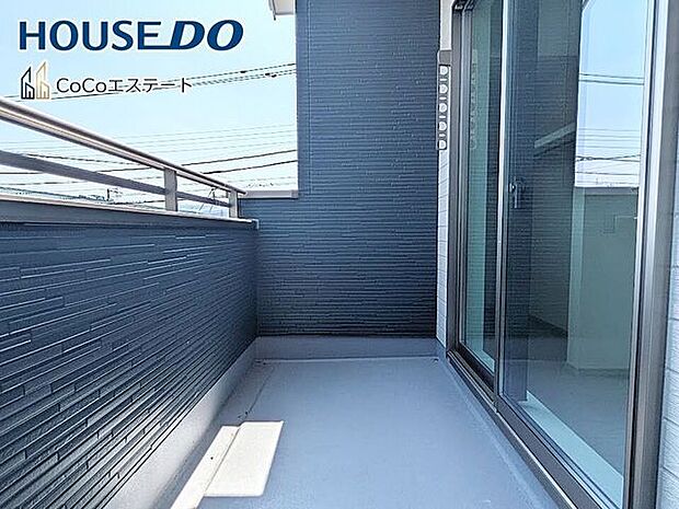 □■バルコニー■□南に大きく面したバルコニー♪家族みんなのお洗濯物もお布団も、あっという間におひさまの香りに◎
