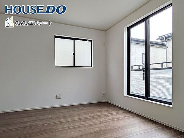 □■洋室■□バルコニーに面した7.12帖の洋室です♪主寝室として最適なお部屋です。