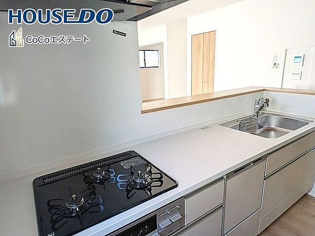 □■キッチン■□お料理をもっと効率的に♪浄水器付き蛇口、食洗器、グリル付き3口コンロと充実の設備が標準装備です。