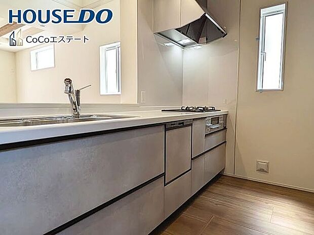 □■キッチン■□広々スペースでお子様と並んで楽しくお料理もできます。