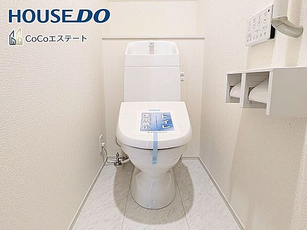 □■トイレ■□温水洗浄便座付きトイレ♪冬場や冷え込む時期にもお尻を温かく快適に保ちます。また、汚れにくく掃除しやすい設備です。
