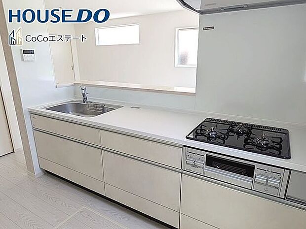 □■キッチン■□お料理をもっと効率的に♪浄水器付き蛇口、グリル付き3口コンロと充実の設備が標準装備です。