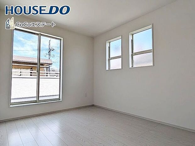 □■洋室■□5.7帖の洋室です♪光が取り込みやすい2面採光のお部屋です。日当たり・風通し良好です♪